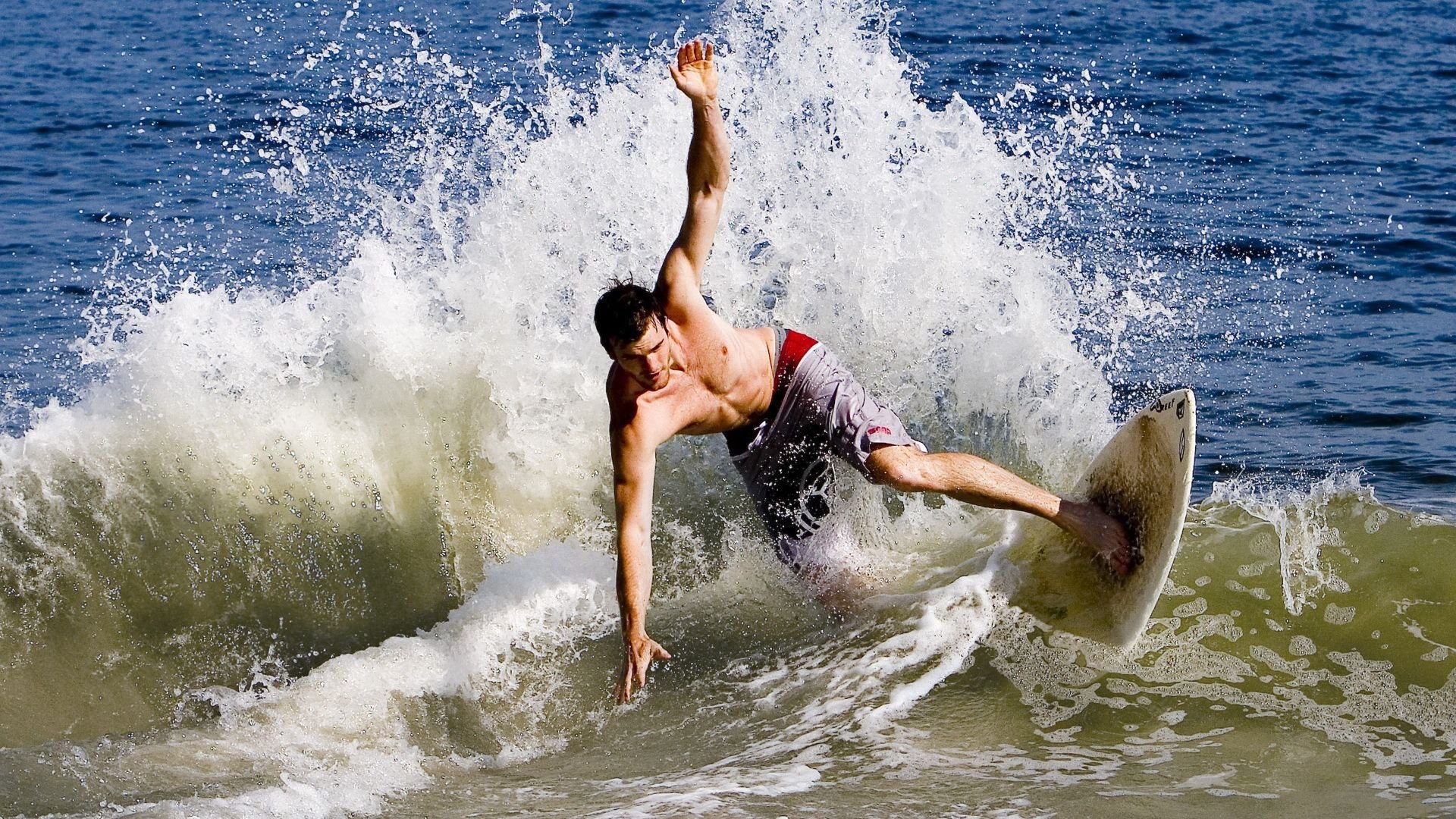 爱游戏娱乐网址-西甲顶级对决：攻守转换中的惊喜不断，西甲loading